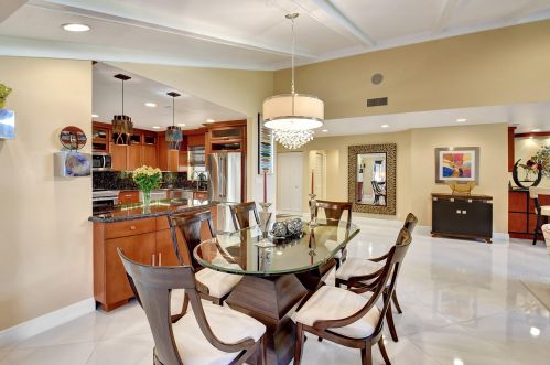 13 Gln Dr, Boynton Beach FL 33436-6207 exterior