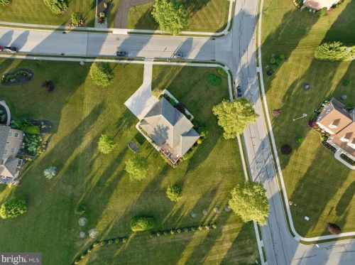 381 Thornhill Dr, Hanover PA  17331-7976 exterior