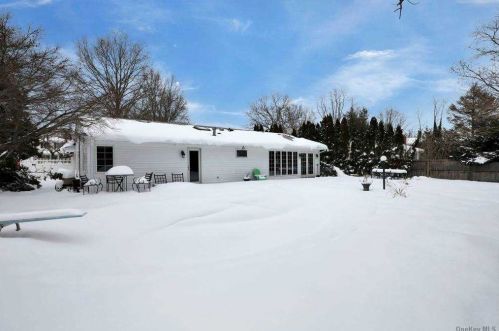 12 Belmar Ln, Commack NY 11725-1104 exterior