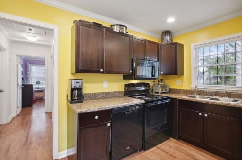 1371 Mcclelland Ave, Atlanta GA  30344-1608 exterior