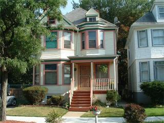 568 Mount Vernon St, Detroit MI  48202-2524 exterior