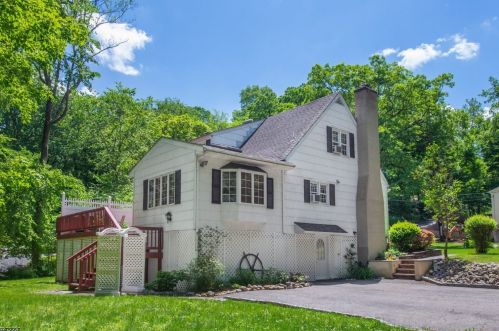 2 Toboggan Trl, Kinnelon, NJ 07405-2822