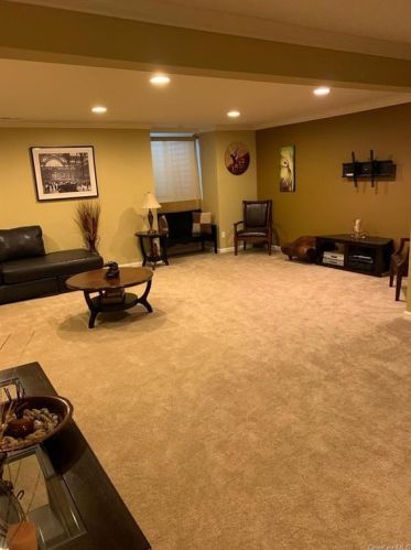 24 Avoncroft Ln, Middletown NY 10940-5078 exterior