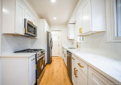 8451 Nightingale St, Dearborn Heights MI  48127-1203 exterior