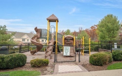 5 Cicely Ct, Sparta NJ  07871-8604 exterior