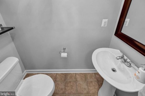 834 Blossom Dr, Hanover PA  17331-2073 exterior