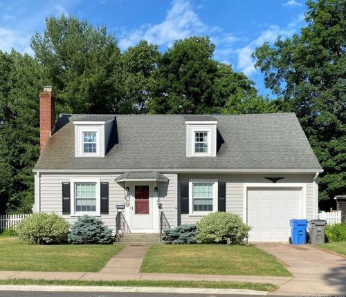 82 Walker St, Manchester, CT 06040-4332