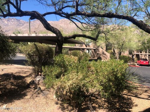 6655 Canyon Crest Dr, Tucson AZ  10161-0937 exterior