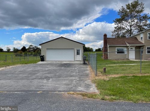 998 Plunkert Rd, Littlestown PA 17340-9643 exterior