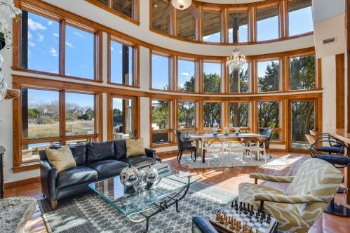 610 Crystal Crk Dr, Austin TX 78746-4728 exterior