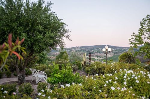 38330 De Portola Rd, Temecula CA 92592-8833 exterior