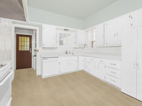 27 Forster Ave, Mount Vernon NY 10552-3409 exterior