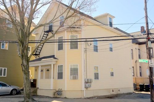 222 Douglas Ave, Providence, RI 02908-3744