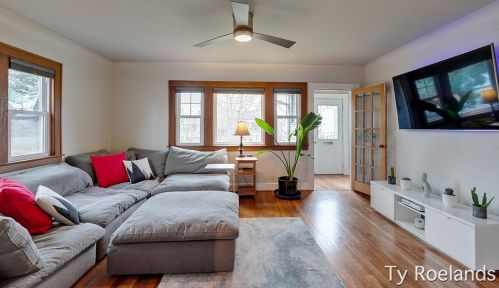 919 Leonard St, Grand Rapids MI 49504-4153 exterior