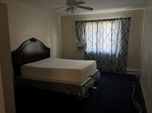 2059 72nd St, Chicago IL 60649-3011 exterior