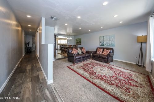 9218 Helen St, Tucson, AZ 85715-5725