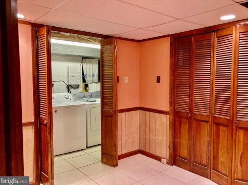 1172 Laurel Ln, Huntingdon Valley PA 19006-3216 exterior