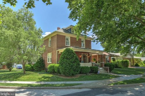 1125 Walnut St, Hanover, PA 17331-1528