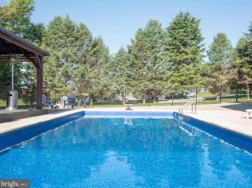 1005 Shadowstone Dr, Lancaster PA 17603-9756 exterior