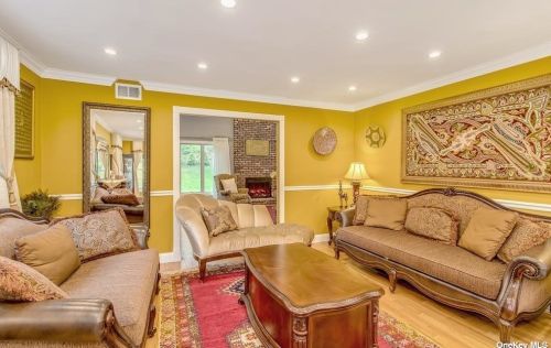 34 Fielding Ave, Huntington Station NY 11746-6731 exterior