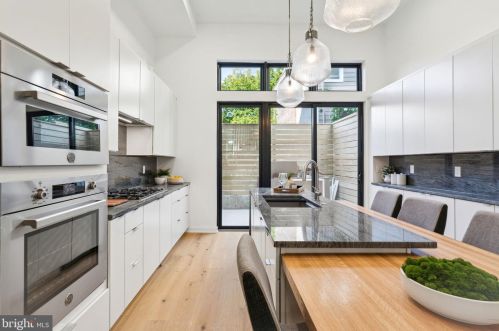 761 Cleveland St, Philadelphia PA 19146-2909 exterior