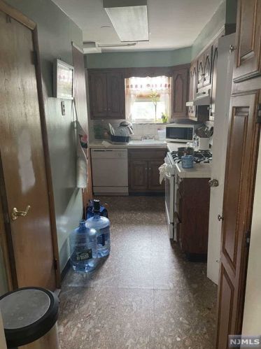 85 Bogart Ave, Outwater NJ 07026-3101 exterior