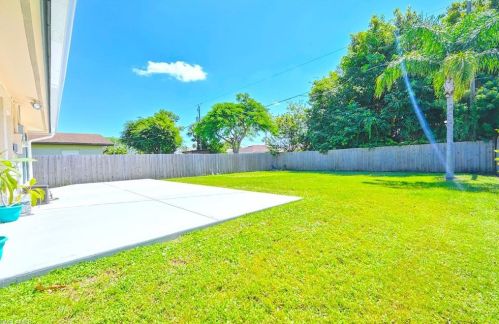 862 99 Ave, Naples FL 34108-2234 exterior