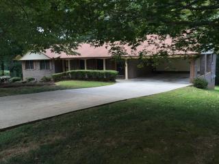 617 Robinhood Trl, Gainesville, GA 30501-2409