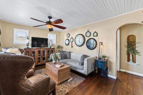 3758 Midview Ave, Hazelwood, MO 63044-2918