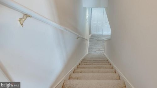 105 Knollwood Dr, Lancaster PA 17601-5613 exterior