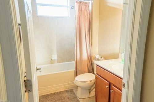 2330 Heydon Cir, Naples FL 34120-4578 exterior