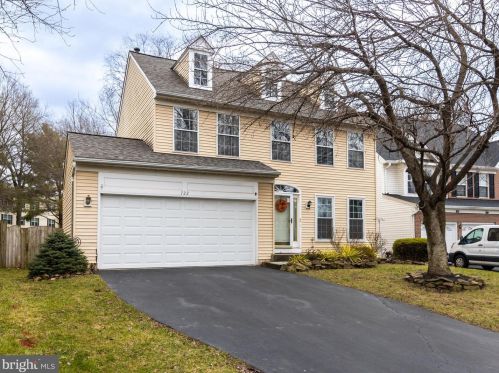 722 Catoctin Cir, Leesburg VA  20176-4944 exterior