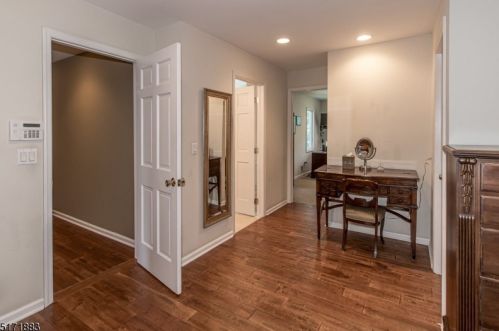 10 Marion Ln, Scotch Plains NJ 07076-2925 exterior