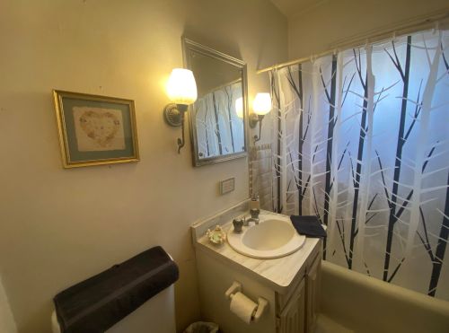 6129 Locust St, Milwaukee WI 53212-2545 exterior