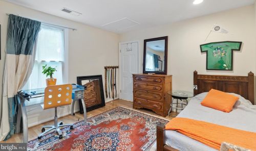 8751 Brook Rd, Mc Lean VA  22102-1507 exterior