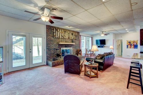 1398 Lakeshore Cir, Gainesville GA 30501-1500 exterior