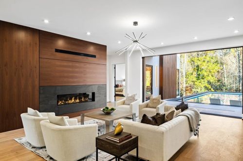 4645 Lake Forrest Dr, Atlanta GA  30342-2537 exterior