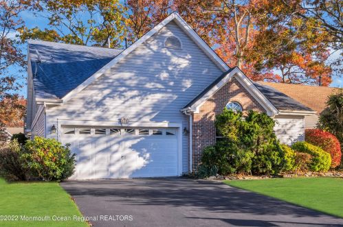 103 Driftwood Dr, Berkeley Township, NJ 08721-1954