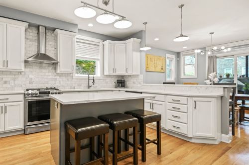 1704 Carpenter St, Chicago IL  60608-2784 exterior