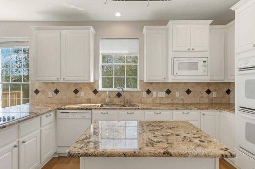 12404 Carlsbad Dr, Austin TX  78738-5336 exterior