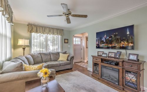 148 Frederick Ave, Babylon NY 11702-2103 exterior