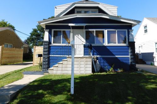 3851 5th Pl, Milwaukee, WI 53207-3811