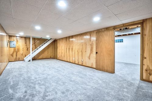 1202 Sprucebrook Dr, Kalamazoo MI 49048-5814 exterior