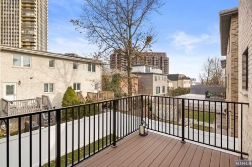 55 Knox Ave, Cliffside Park NJ 07010-3102 exterior