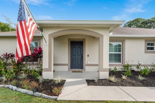 307 Camrose St, Fort Pierce FL  34983-1529 exterior