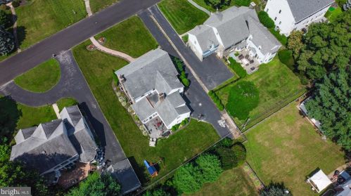 5 Lexington Ave, Pittsburgh PA 15215-3218 exterior