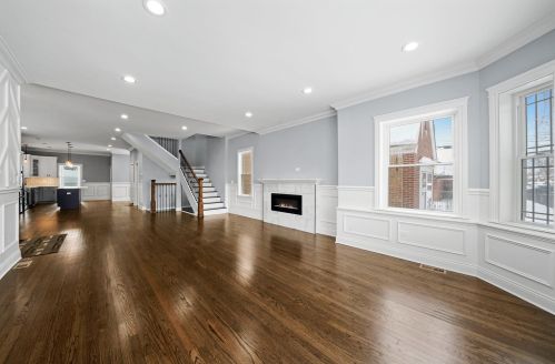 7920 Crandon Ave, Chicago IL 60617-1147 exterior