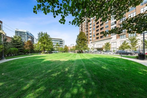 849 Franklin St, Chicago IL 60610-8793 exterior