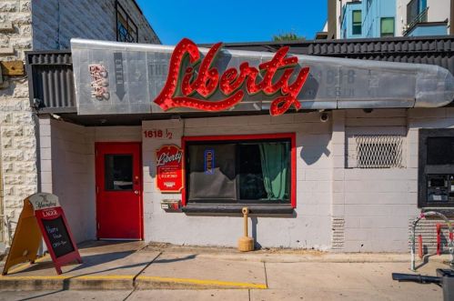 1008 8th St, Austin TX 78702 exterior