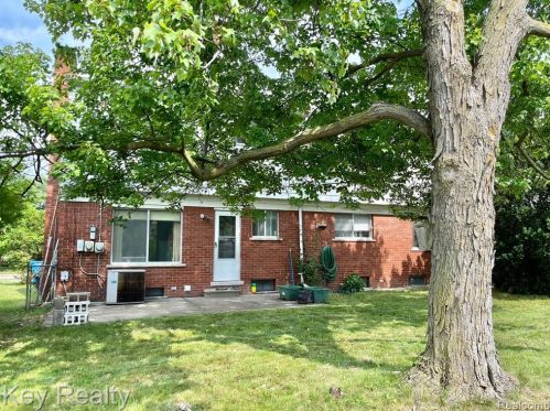 5975 Hubbell St, Dearborn Heights MI 48127-2445 exterior